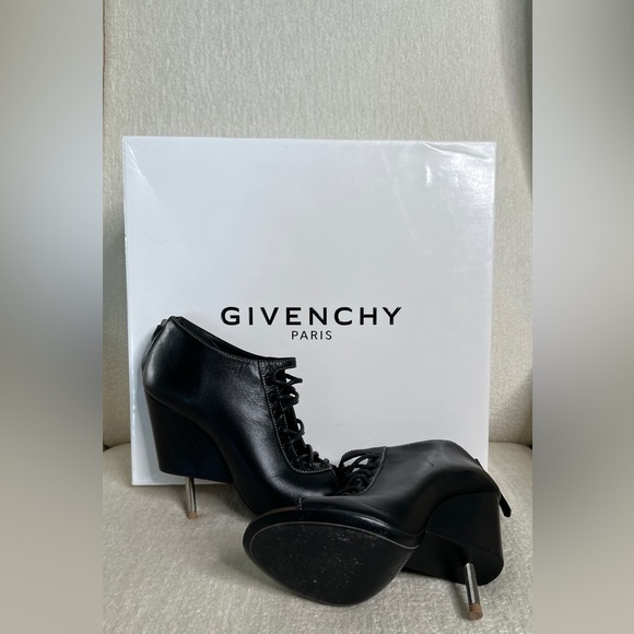 Givenchy Lace-up Booties in black size 38 - Picture 1 of 10